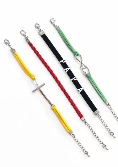 Conjunto de pulseiras em tecido colorido com fechos em aço inoxidável e detalhes metálicos minimalistas